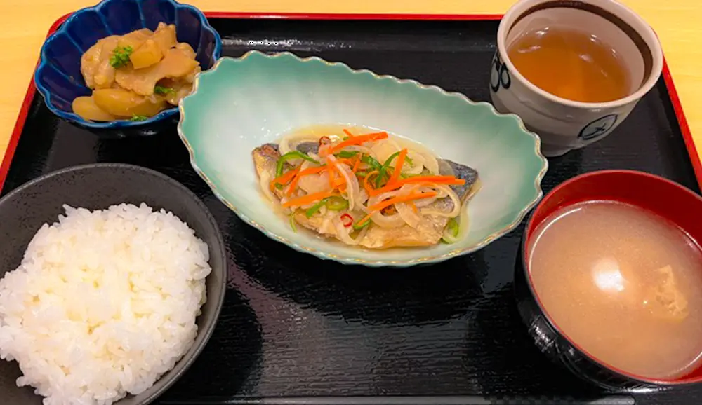 甘酸っぱいタレと香味野菜のアジの南蛮漬け